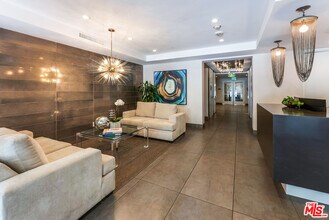 460 N Palm Dr in Beverly Hills, CA - Building Photo - Building Photo