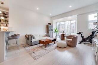 332 Newark Ave in Jersey City, NJ - Building Photo - Building Photo