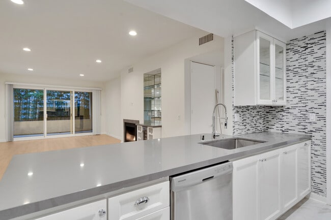 Holmby Street Luxury Investments LLC