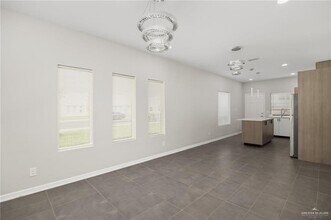 3605 Frio Ave in McAllen, TX - Foto de edificio - Building Photo