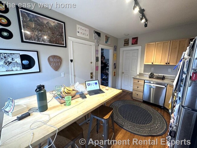 9 Medford St, Unit #3 in Medford, MA - Foto de edificio - Building Photo