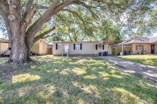 1805 Oriole Dr in League City, TX - Building Photo