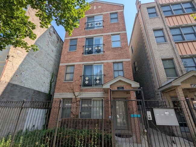 property at 2451 W Harrison St