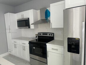 868 Cervantes St E in Lehigh Acres, FL - Building Photo - Building Photo