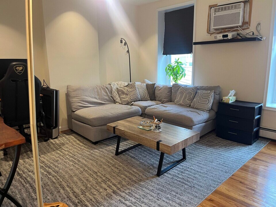 92 Court St in Hoboken, NJ - Building Photo