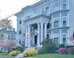 488 Hanover St, Unit 2 in Manchester, NH - Building Photo