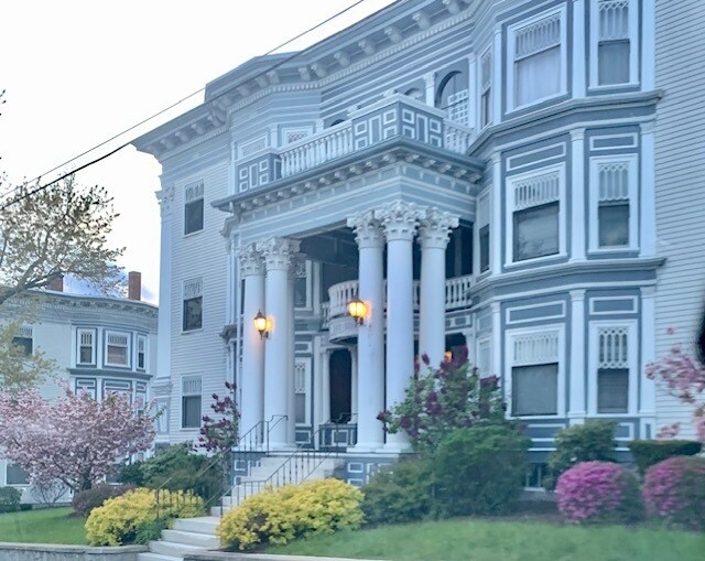 488 Hanover St, Unit 2 in Manchester, NH - Foto de edificio