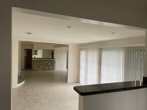 17963 Emelita St, Unit 17963 14 in Encino, CA - Building Photo - Building Photo