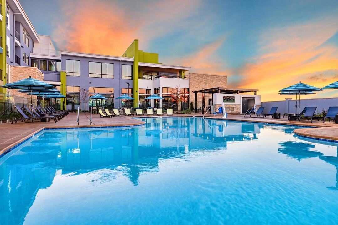 Zeta in Sacramento, CA - Foto de edificio