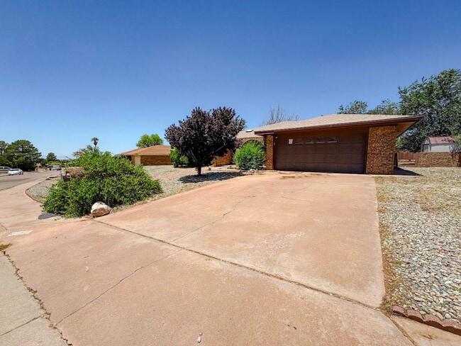 3021 Del Sur in Alamogordo, NM - Building Photo - Building Photo