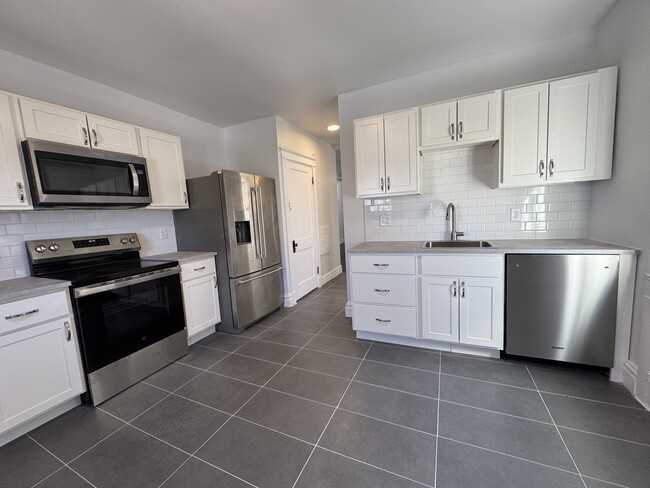 5011 S Broadway, Unit 5011A