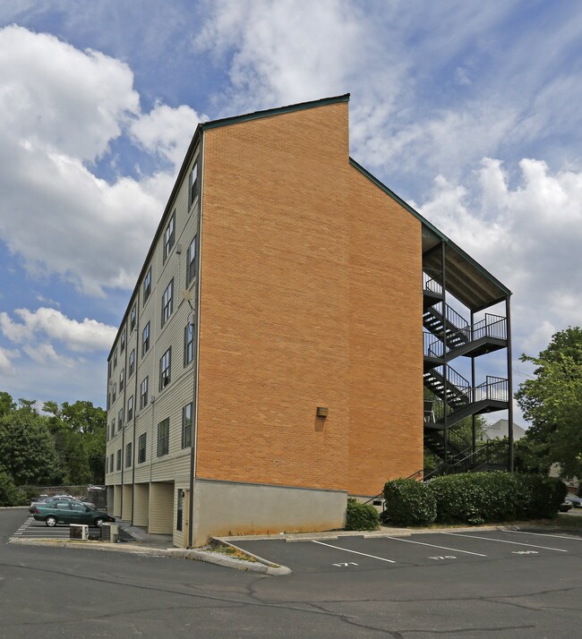 1643 Forest Ave in Knoxville, TN - Foto de edificio - Building Photo
