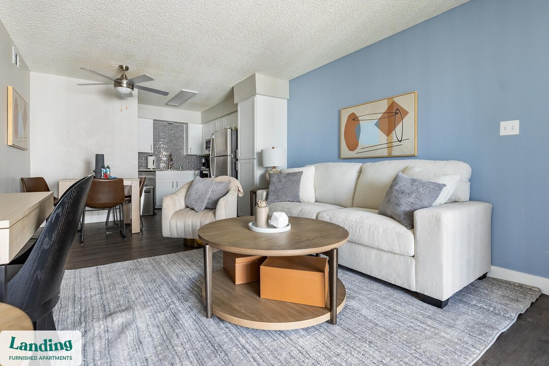 5704 W Thomas Rd in Phoenix, AZ - Foto de edificio