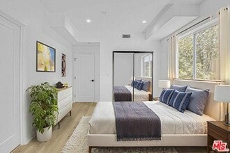 10828 Hesby St in Los Angeles, CA - Building Photo - Building Photo