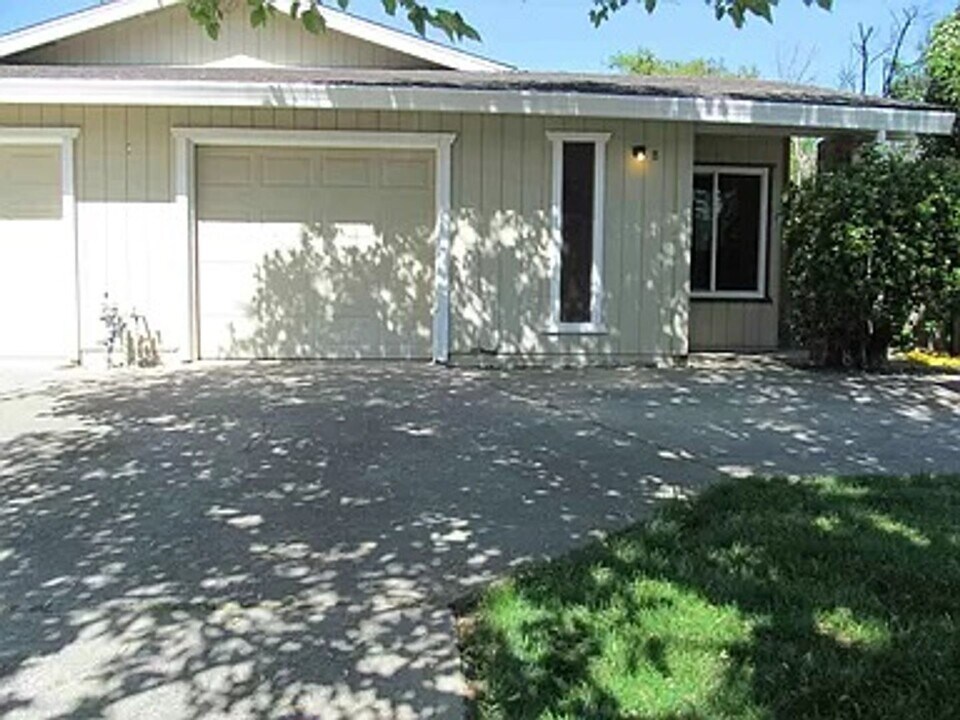 1723 Kent St in Roseville, CA - Building Photo