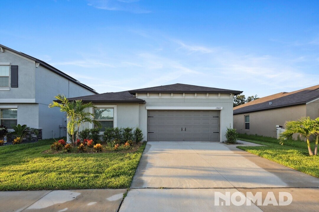 1969 Fan Aloe Wy in Ruskin, FL - Building Photo