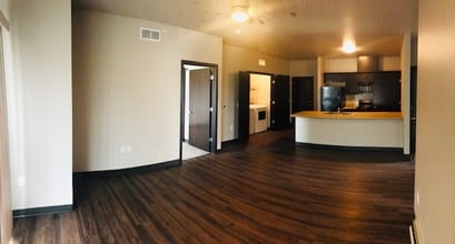 Sonoma Square in Cedar Rapids, IA - Building Photo - Building Photo