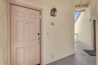 631 Oak Run Trl, Unit 406 in Oak Park, CA - Building Photo - Building Photo