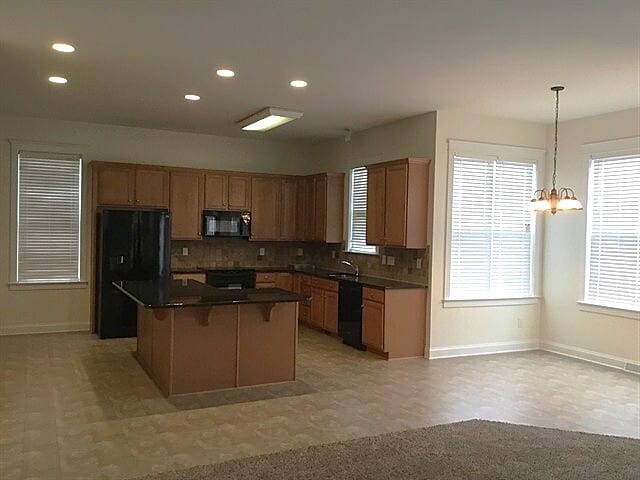 15612 Waterfront Dr in Huntersville, NC - Foto de edificio - Building Photo