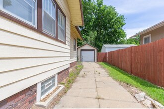 951 S 9th St in Salina, KS - Building Photo - Building Photo