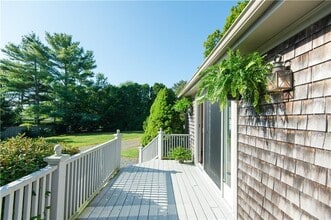 615 Buena Vista Ave in Middletown, RI - Building Photo - Building Photo