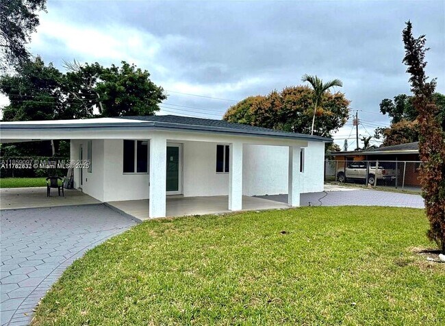 12550 NW 23rd Ave in Miami, FL - Foto de edificio - Building Photo