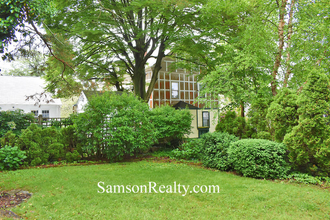 571 Spring St in Newport, RI - Building Photo - Building Photo