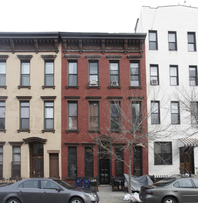 736 Leonard St in Brooklyn, NY - Building Photo - Building Photo