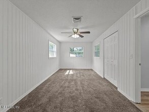 1604 Husson Ave in Palatka, FL - Foto de edificio - Building Photo