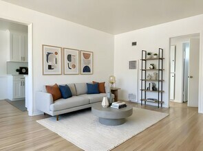 Spacious 1 & 2 Bedroom Apartments in Burbank, CA - Foto de edificio - Building Photo