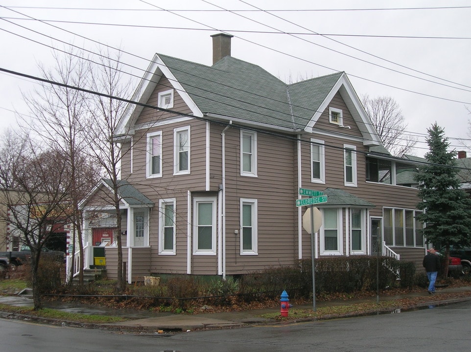 111 Eldredge St, Unit 2 in Binghamton, NY - Foto de edificio
