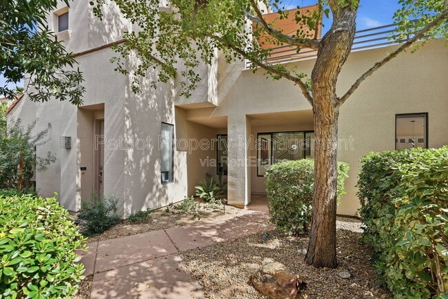 8989 N Gainey Center Dr