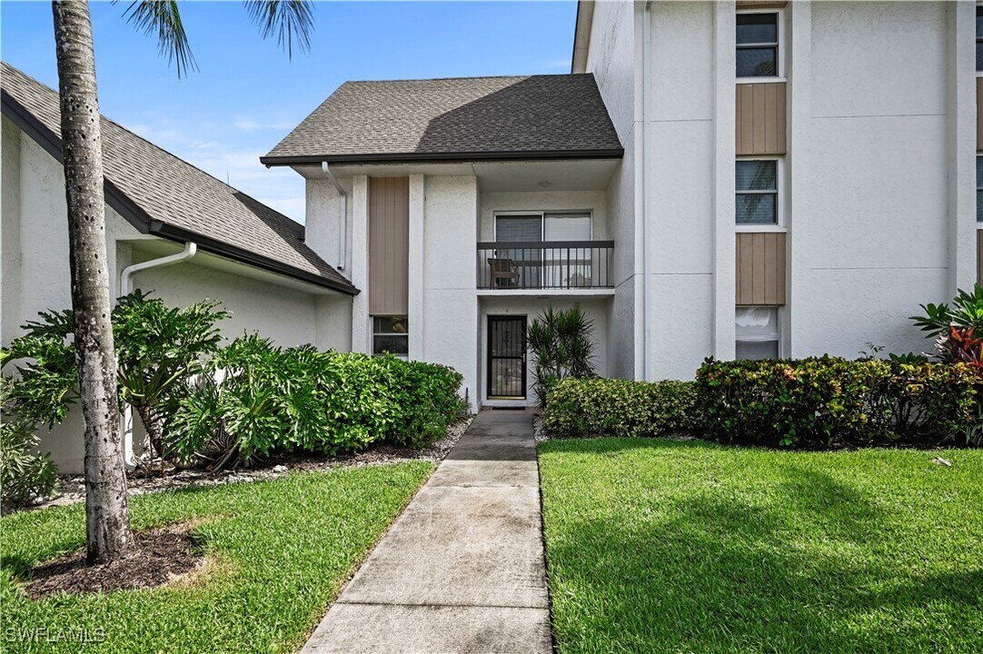 1510 Imperial Golf Course Blvd in Naples, FL - Building Photo