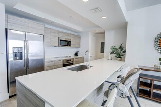 121 NE 34th St, Unit # 1507 in Miami, FL - Foto de edificio - Building Photo