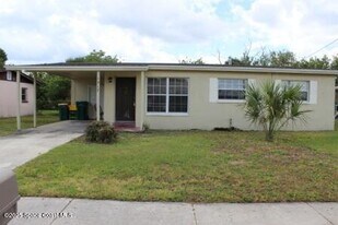 1317 Baker Dr in Melbourne, FL - Building Photo