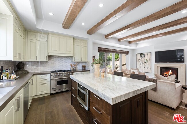 property at 823 S Bundy Dr