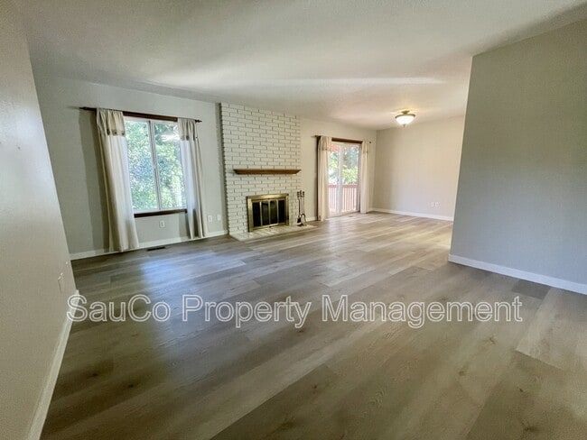 324 SE 30th Ave in Hillsboro, OR - Building Photo - Building Photo