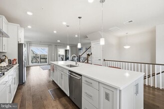 13252 Woodland Park Rd in Herndon, VA - Building Photo - Building Photo