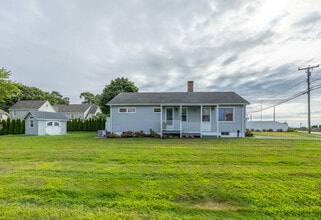 366 Maple Ave in Old Saybrook, CT - Building Photo - Building Photo