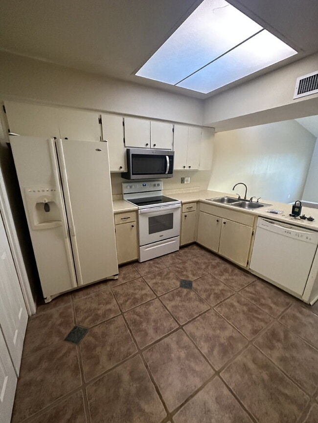 273 E Vía Terrenal in Green Valley, AZ - Building Photo - Building Photo