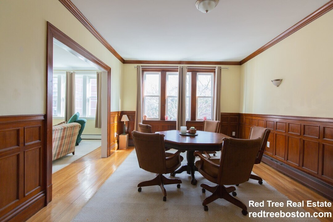 2009 Commonwealth Ave, Unit 3 in Boston, MA - Foto de edificio