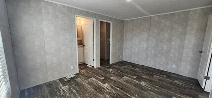 5425 Valley Dr in Bettendorf, IA - Building Photo - Building Photo