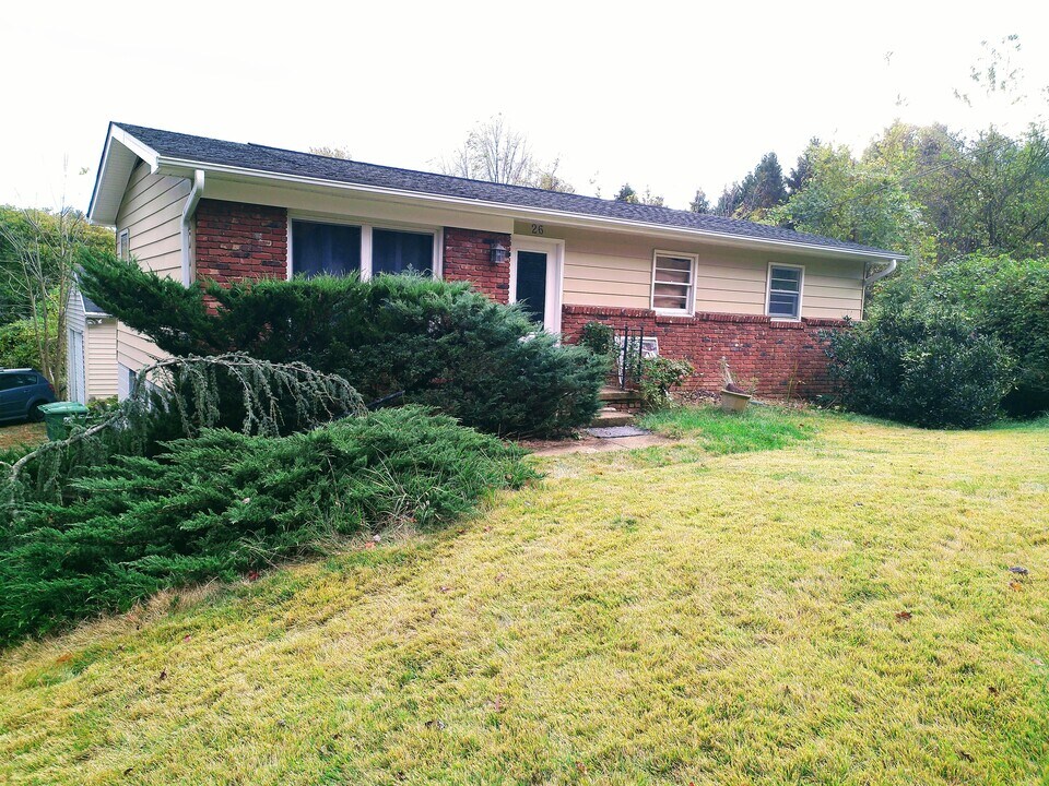 26 Cedar Hill Rd in Asheville, NC - Building Photo
