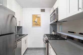 300 Rector Pl in New York, NY - Building Photo - Building Photo