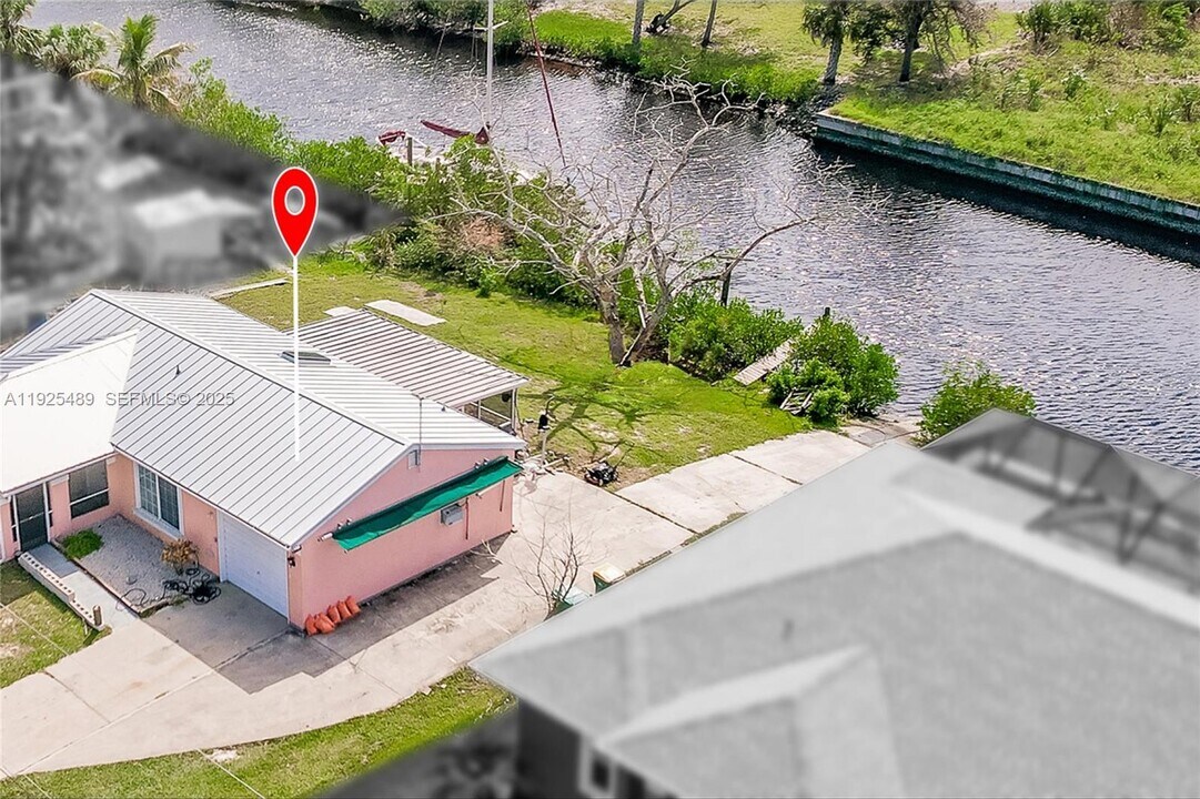 18406 Van Nuys Cir in Port Charlotte, FL - Building Photo