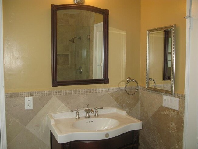 1568 Midvale Ave in Los Angeles, CA - Building Photo - Building Photo