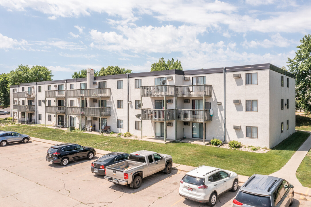 EastPark Apartments in Sioux Falls, SD - Building Photo