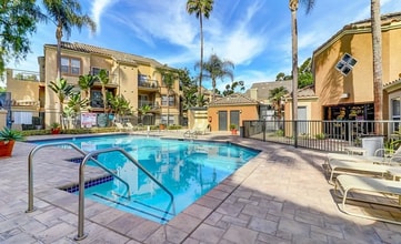 3440 Hathaway Ave, Unit 3440 Hathaway Ave #323 in Long Beach, CA - Foto de edificio - Building Photo