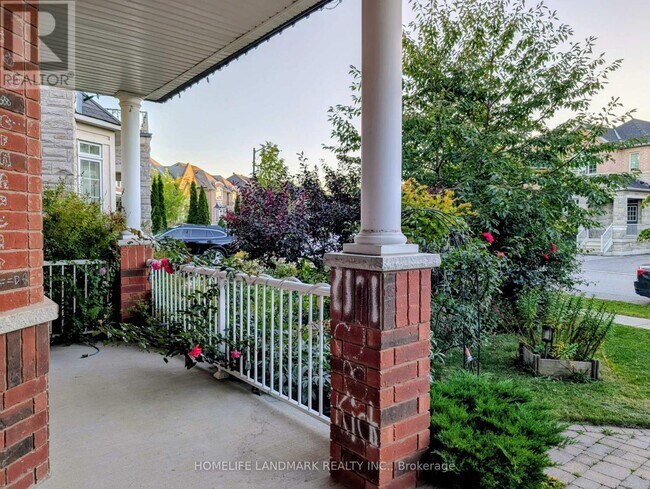 75 Pointon St in Aurora, ON - Building Photo - Building Photo