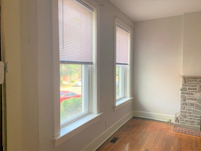 1077 S Taylor Ave in St. Louis, MO - Building Photo - Building Photo